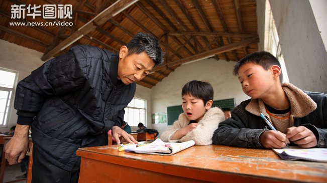 【新華圖視】&ldquo;彎腰老師&rdquo;的堅守&rdquo;