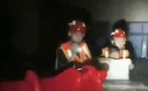 整理箱變小船 小朋友，消防員叔叔來了！