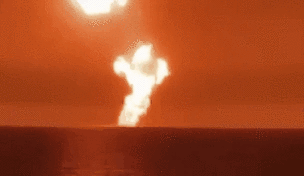 驚人！火光沖天 里海海面發(fā)生巨大爆炸