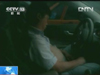 糊涂司機(jī)方向盤(pán)睡大覺(jué)全然不知遇車禍