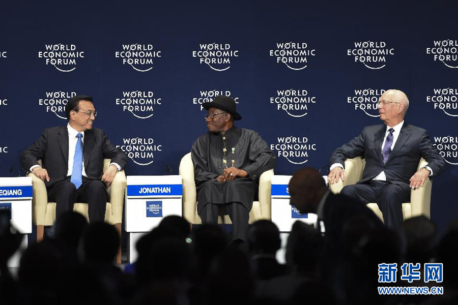 5月8日，中國國務(wù)院總理李克強(qiáng)在阿布賈出席第24屆世界經(jīng)濟(jì)論壇非洲峰會全會，發(fā)表題為《共同推動非洲發(fā)展邁上新臺階》的特別致辭。新華社記者 李學(xué)仁 攝 