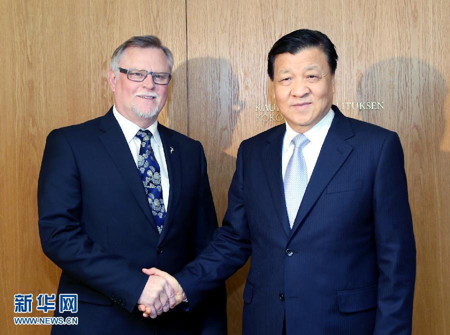 6月14日，中共中央政治局常委、中央書記處書記劉云山在芬蘭羅瓦涅米會(huì)見羅瓦涅米市長羅特沃寧。 新華社記者姚大偉攝