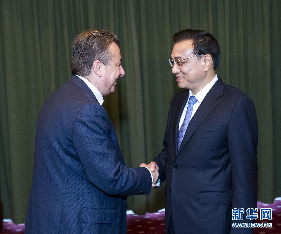 6月21日，國務院總理李克強在希臘克里特省首府伊拉克利翁會見省長阿爾納烏塔基斯。 新華社記者 王曄 攝 