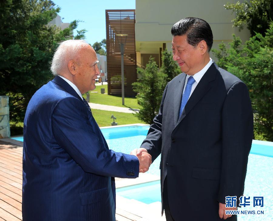 7月13日，中國(guó)國(guó)家主席習(xí)近平在希臘羅德島會(huì)見希臘總統(tǒng)帕普利亞斯。 新華社記者 蘭紅光 攝