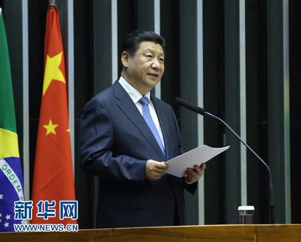 7月16日，國家主席習(xí)近平在巴西國會(huì)發(fā)表《弘揚(yáng)傳統(tǒng)友好共譜合作新篇》的演講。 新華社記者 蘭紅光 攝 