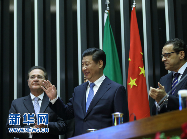 7月16日，國家主席習(xí)近平在巴西國會(huì)發(fā)表《弘揚(yáng)傳統(tǒng)友好共譜合作新篇》的演講。 新華社記者 蘭紅光 攝 