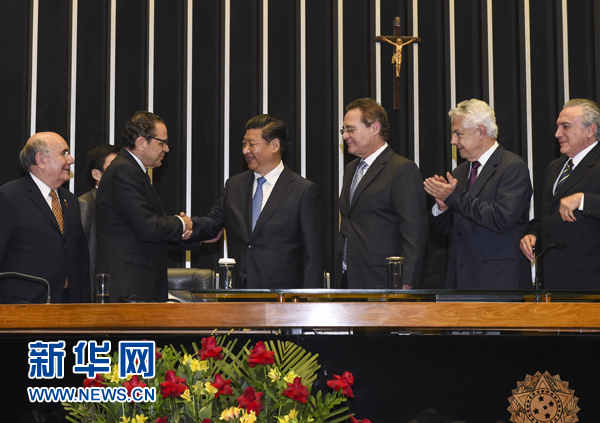 7月16日，國家主席習(xí)近平在巴西國會(huì)發(fā)表《弘揚(yáng)傳統(tǒng)友好共譜合作新篇》的演講。 新華社記者 李學(xué)仁 攝 