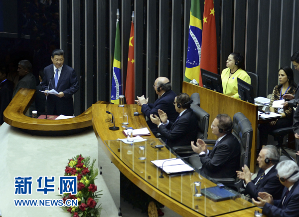7月16日，國家主席習(xí)近平在巴西國會(huì)發(fā)表《弘揚(yáng)傳統(tǒng)友好共譜合作新篇》的演講。 新華社記者 劉建生 攝