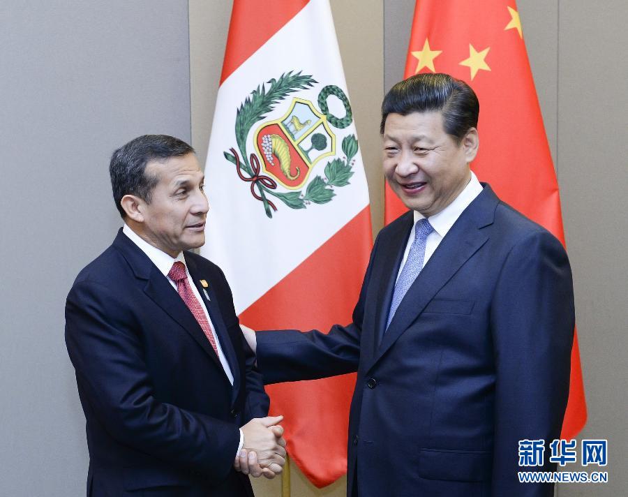 7月16日，國家主席習(xí)近平在巴西首都巴西利亞會見秘魯總統(tǒng)烏馬拉。新華社記者 劉建生 攝 