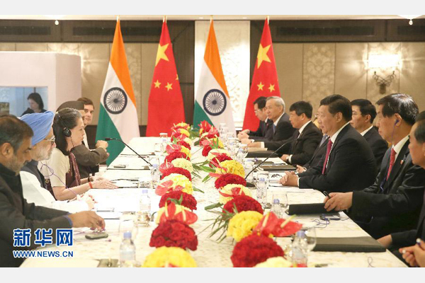 9月19日，國家主席習(xí)近平在新德里會見印度國大黨主席索尼婭&middot;甘地和前總理辛格。 新華社記者姚大偉攝