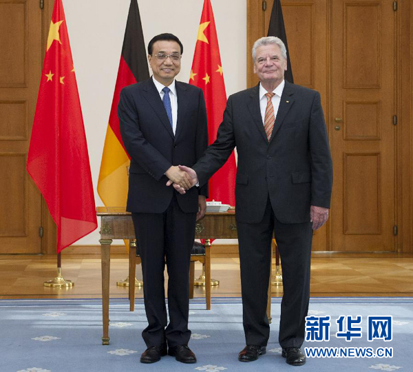 10月10日，國務(wù)院總理李克強在柏林會見德國總統(tǒng)高克。 新華社記者王曄 攝 