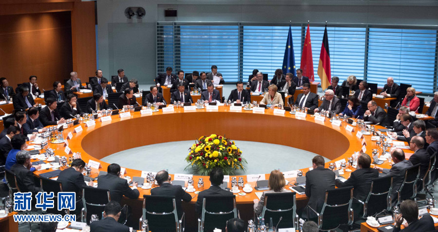 10月10日，中國國務(wù)院總理李克強在柏林與德國總理默克爾共同主持第三輪中德政府磋商。 新華社記者 李學(xué)仁 攝 