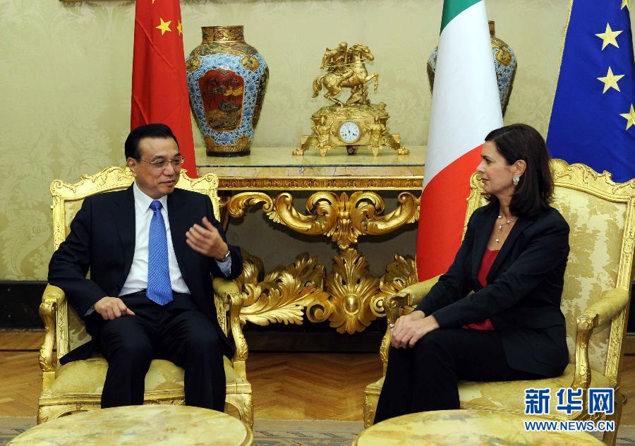 10月15日，中國國務(wù)院總理李克強(qiáng)在羅馬會(huì)見意大利眾議長博爾德里尼。 新華社記者饒愛民攝