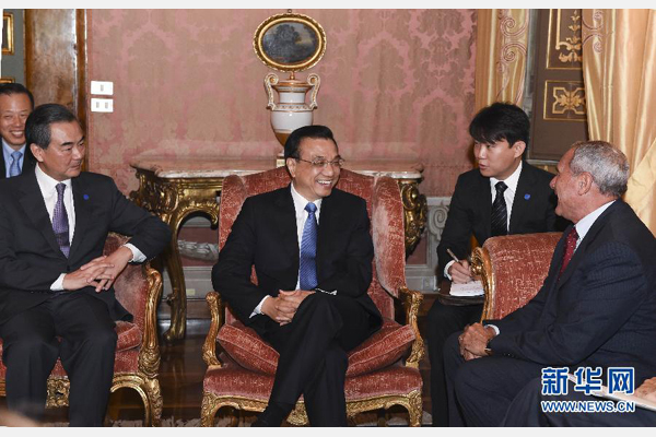 10月15日，中國國務(wù)院總理李克強在羅馬會見意大利參議長格拉索。 新華社記者謝環(huán)馳攝 