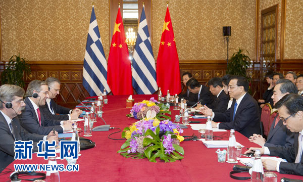 10月16日，中國國務(wù)院總理李克強在意大利米蘭會見希臘總理薩馬拉斯。 新華社記者 謝環(huán)馳 攝