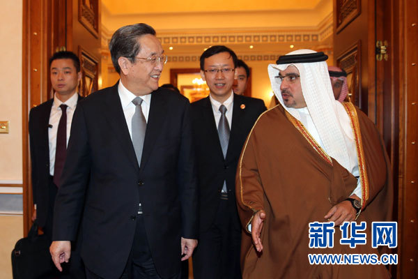 11月6日，正在巴林進(jìn)行正式友好訪問的全國政協(xié)主席俞正聲在麥納麥會見巴林王儲薩勒曼。 新華社記者劉衛(wèi)兵攝