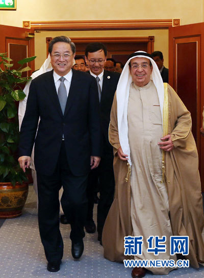 11月6日，正在巴林進(jìn)行正式友好訪問的全國政協(xié)主席俞正聲在麥納麥會見巴林副首相穆罕默德。 新華社記者劉衛(wèi)兵攝