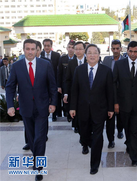 11月9日，正在約旦進(jìn)行正式友好訪問(wèn)的全國(guó)政協(xié)主席俞正聲在安曼會(huì)見約旦眾議院代議長(zhǎng)薩法迪。 新華社記者 劉衛(wèi)兵 攝 