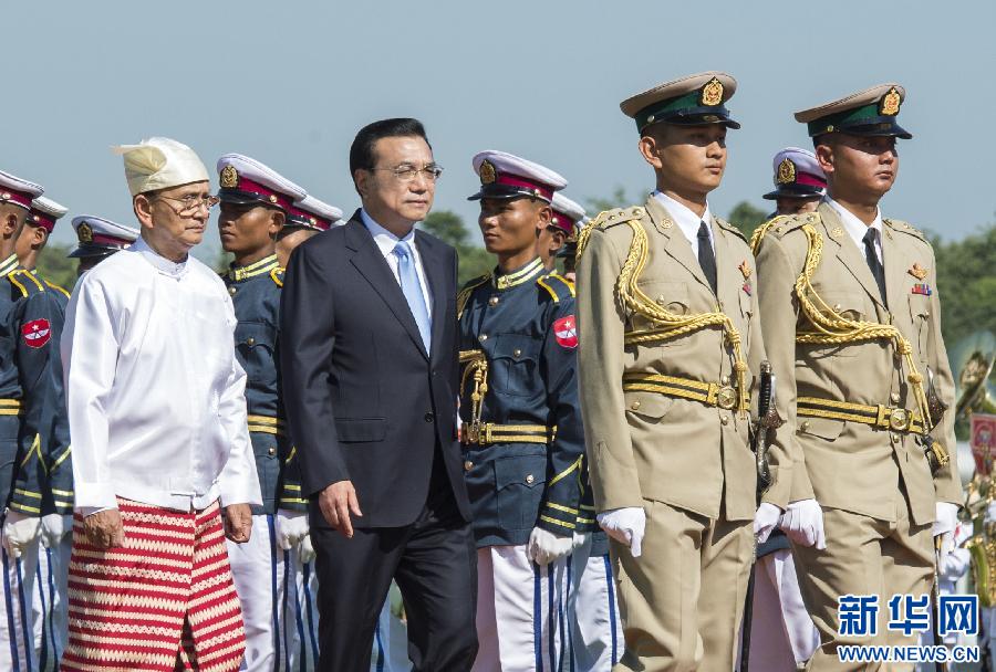 11月14日，國務院總理李克強在內比都同緬甸總統(tǒng)吳登盛舉行會談。這是會談前，吳登盛在緬甸總統(tǒng)府前廣場為李克強舉行隆重的歡迎儀式。新華社記者 王曄 攝