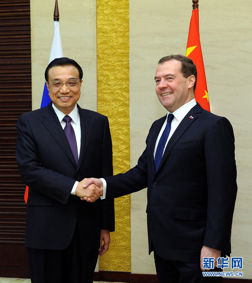 12月15日，中國國務(wù)院總理李克強(qiáng)在阿斯塔納會見俄羅斯總理梅德韋杰夫。 新華社記者 饒愛民 攝