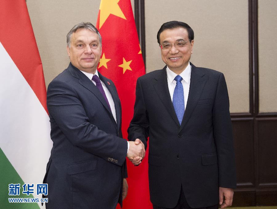 12月17日，中國國務(wù)院總理李克強(qiáng)在貝爾格萊德會見匈牙利總理歐爾班。 新華社記者黃敬文攝 