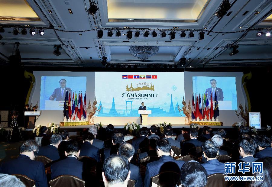 12月20日，中國國務(wù)院總理李克強在曼谷出席大湄公河次區(qū)域經(jīng)濟合作領(lǐng)導人第五次會議。這是李克強在開幕式上致辭。 新華社記者饒愛民攝 