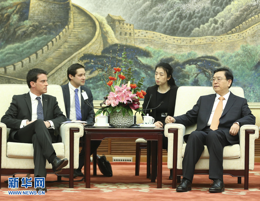 1月30日，中國全國人大常委會委員長張德江在北京人民大會堂會見法國總理瓦爾斯。 新華社記者丁林 攝 