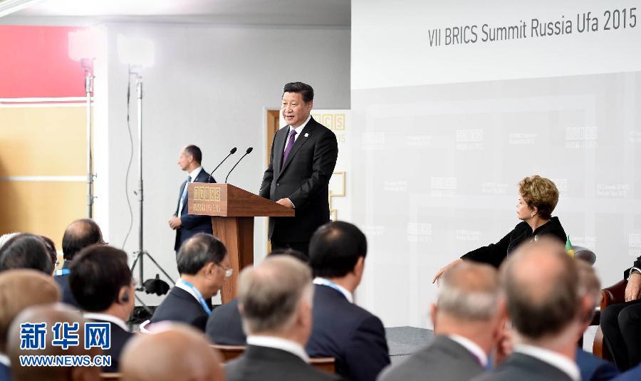 7月9日，金磚國家領導人同金磚國家工商理事會代表對話會在俄羅斯烏法舉行。中國國家主席習近平、俄羅斯總統(tǒng)普京、巴西總統(tǒng)羅塞夫、印度總理莫迪、南非總統(tǒng)祖馬等共同出席。新華社記者 張鐸 攝 