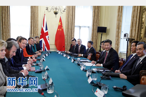 10月21日，國家主席習(xí)近平在倫敦唐寧街首相府同英國首相卡梅倫舉行會談。 新華社記者 鞠鵬 攝 