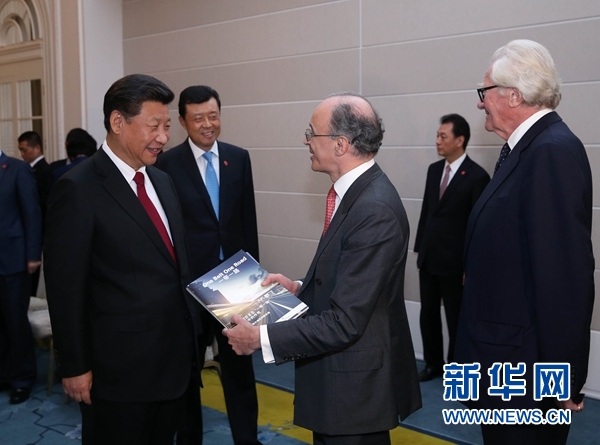 10月22日，國家主席習(xí)近平在倫敦集體會(huì)見英國前首相布朗等英國友人。新華社記者 龐興雷 攝 