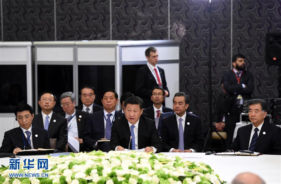  11月15日，金磚國家領導人非正式會晤在土耳其安塔利亞舉行，中國國家主席習近平、俄羅斯總統(tǒng)普京、印度總理莫迪、南非總統(tǒng)祖馬、巴西總統(tǒng)羅塞夫出席。習近平在會上發(fā)表題為《開拓機遇應對挑戰(zhàn)》的重要講話。 新華社記者 饒愛民 攝 