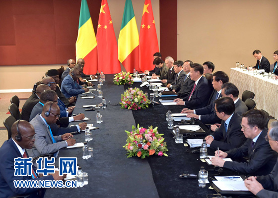 12月3日，國(guó)家主席習(xí)近平在約翰內(nèi)斯堡會(huì)見(jiàn)馬里總統(tǒng)凱塔。新華社記者 李濤 攝