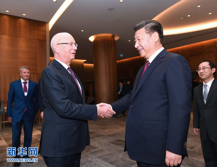 1月17日，國家主席習(xí)近平在瑞士達(dá)沃斯會見世界經(jīng)濟論壇主席施瓦布。 新華社記者 饒愛民 攝