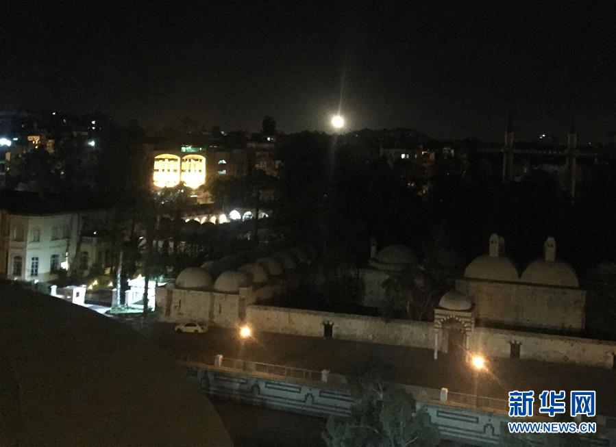 (國際)敘利亞防空系統(tǒng)攔截多枚射向敘兩個空軍機場的導(dǎo)彈