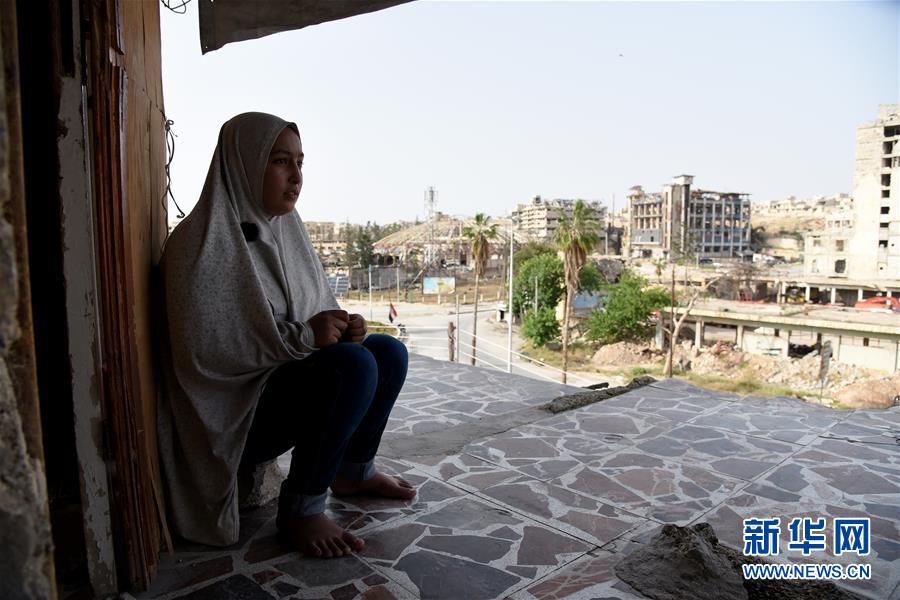 (國(guó)際·圖文互動(dòng))(1)上學(xué)夢(mèng)何處安放——敘利亞女孩阿明娜的危樓生活