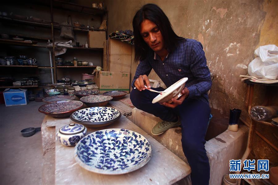 （國(guó)際&middot;圖文互動(dòng)）（5）通訊：埃及傳統(tǒng)陶藝村煥發(fā)現(xiàn)代魅力