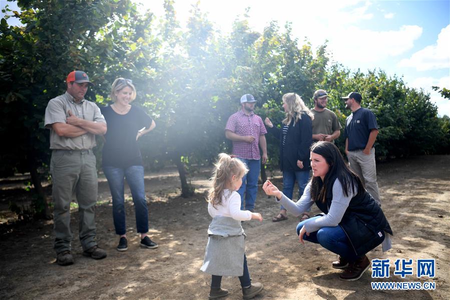 (國(guó)際·圖文互動(dòng))(1)“這些樹(shù)寄托著我們對(duì)中國(guó)市場(chǎng)的信心”——探訪美俄勒岡州榛子果農(nóng)