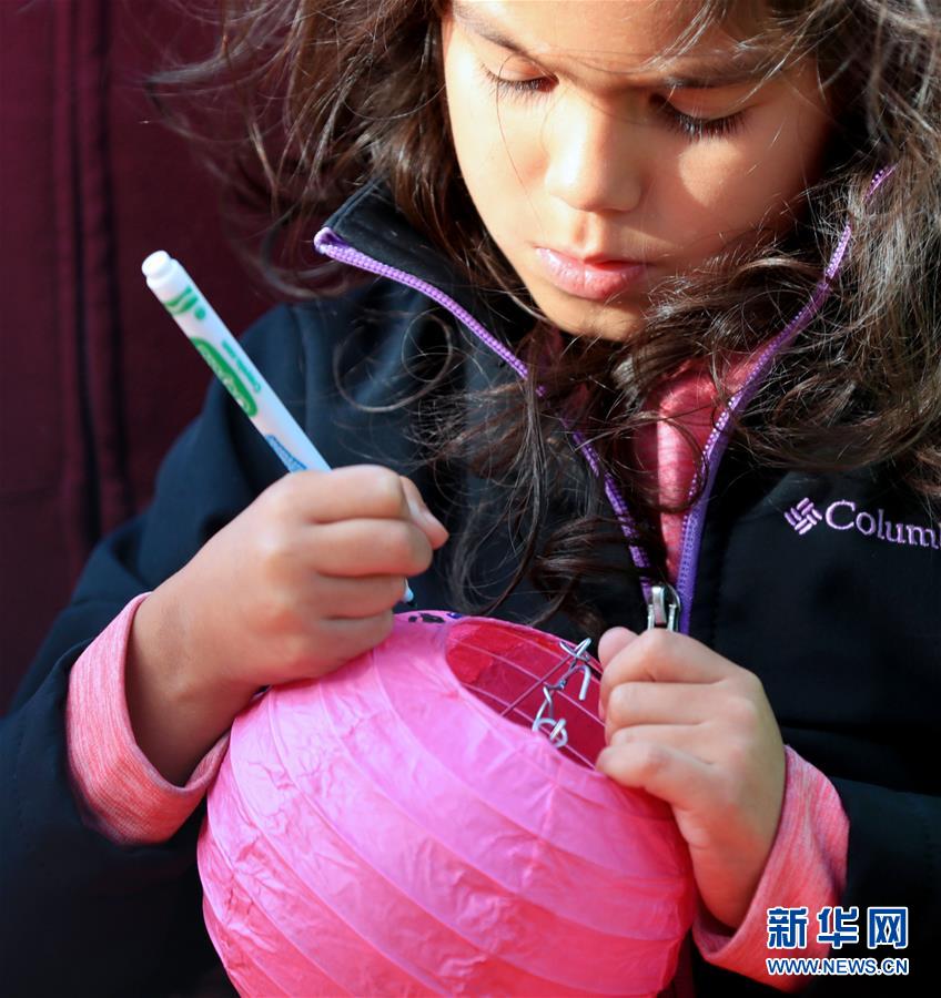 (國(guó)際·圖文互動(dòng))(2)到洛杉磯農(nóng)夫市場(chǎng)紅紅火火過大年