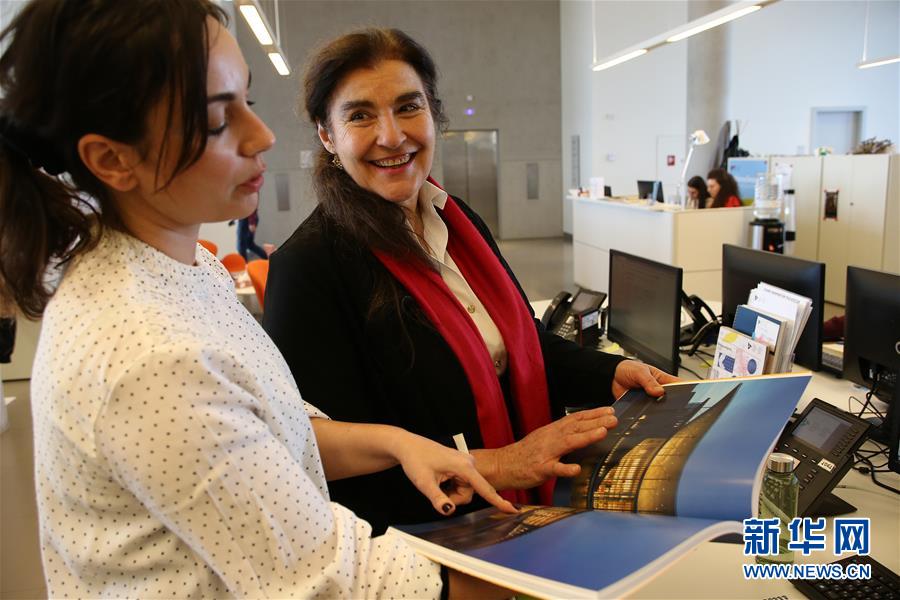 (國際·圖文互動)(2)“中國是我靈感的源泉”——希臘國寶級演員的中國情結(jié)