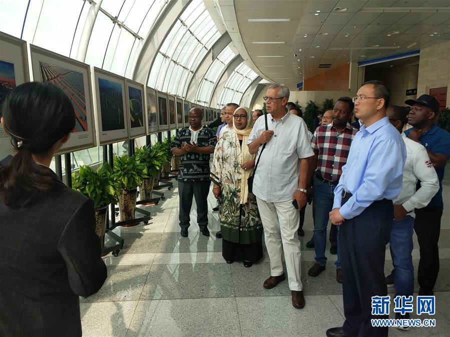 (圖文互動)(4)多國駐日內(nèi)瓦外交官走訪新疆稱贊經(jīng)濟(jì)發(fā)展社會和諧