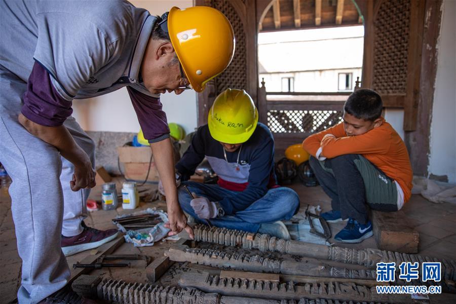 (習近平出訪配合稿·圖文互動)(2)通訊:尼泊爾工藝家和中國文物修復師的歷史之約