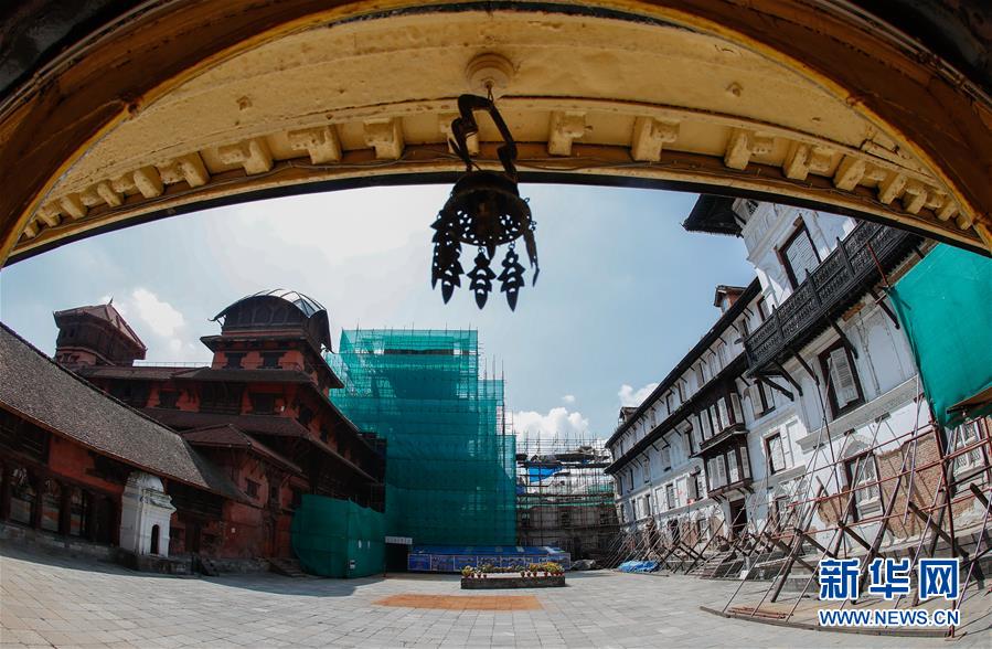 (習近平出訪配合稿·圖文互動)(6)通訊:尼泊爾工藝家和中國文物修復師的歷史之約