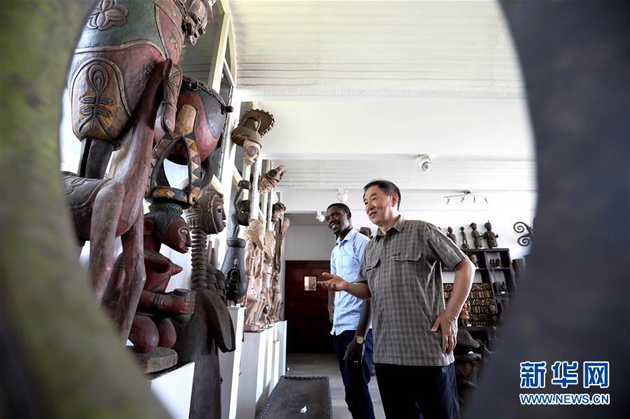 （國(guó)際&middot;圖文互動(dòng)）（2）通訊：收藏&ldquo;非洲之美&rdquo;的中國(guó)人&mdash;&mdash;訪幾內(nèi)亞灣非洲國(guó)際藝術(shù)博物館館長(zhǎng)謝燕申