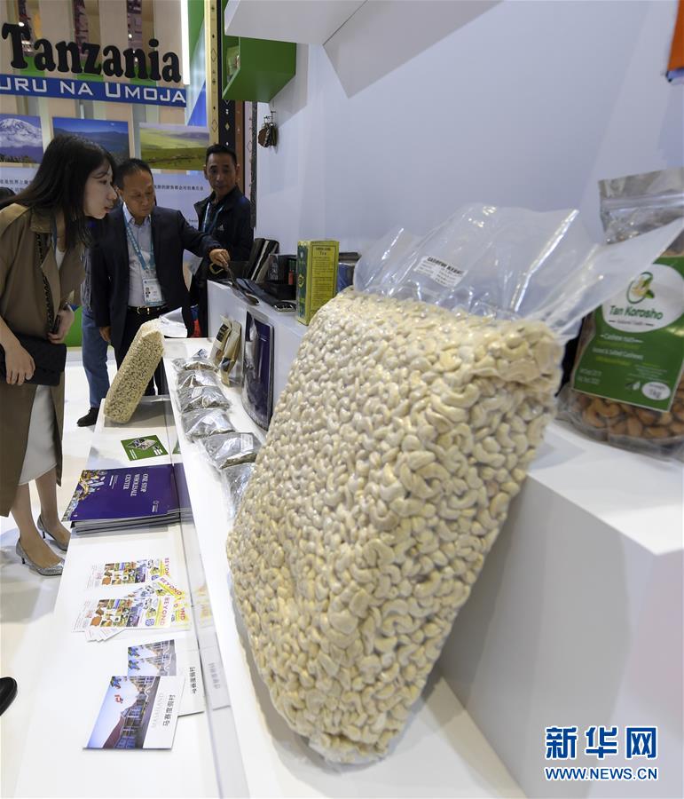 (新華全媒頭條·圖文互動)(6)大江奔騰勢如虹——習(xí)近平主席出席第二屆中國國際進口博覽會紀(jì)實