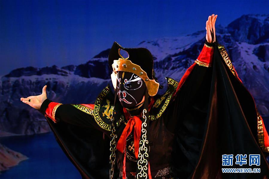 (國際)(1)“歡樂春節(jié)”專場演出拉開中古建交60周年系列活動序幕