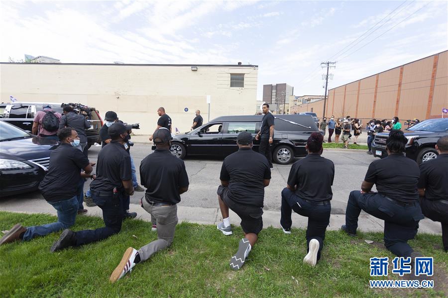 (國(guó)際)(5)弗洛伊德追悼會(huì)在明尼阿波利斯舉行