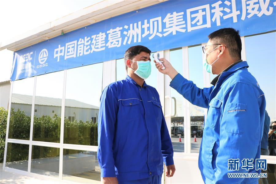 （國際疫情&middot;圖文互動）（6）通訊：防疫、生產(chǎn)兩不誤，沙漠現(xiàn)&ldquo;棋盤&rdquo;&mdash;&mdash;記中企承建科威特住房基建項目