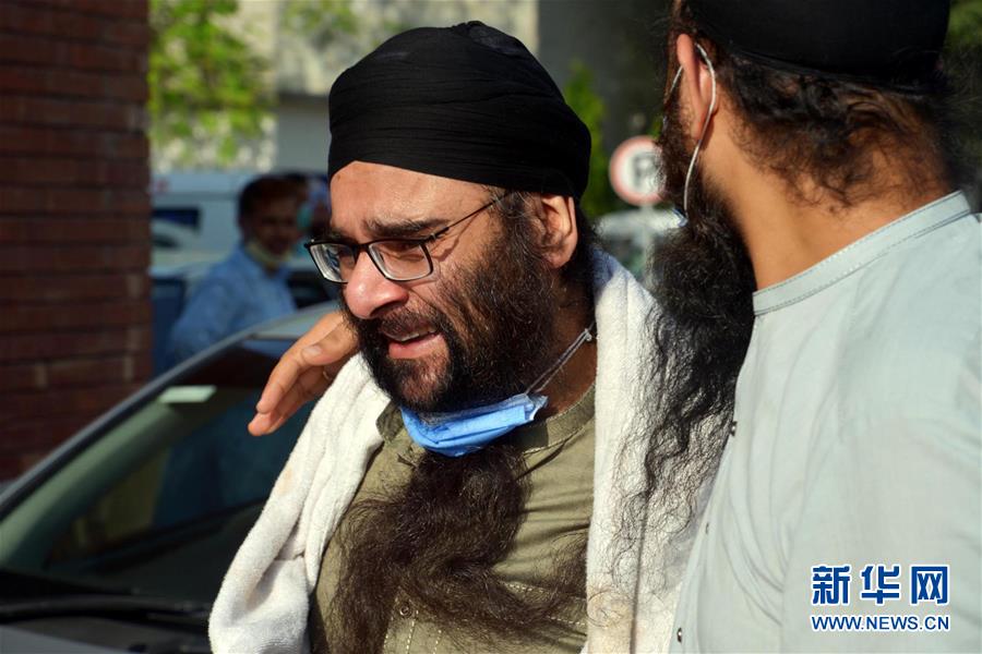 (國(guó)際)(1)巴基斯坦客運(yùn)列車和巴士相撞事故致19人死亡