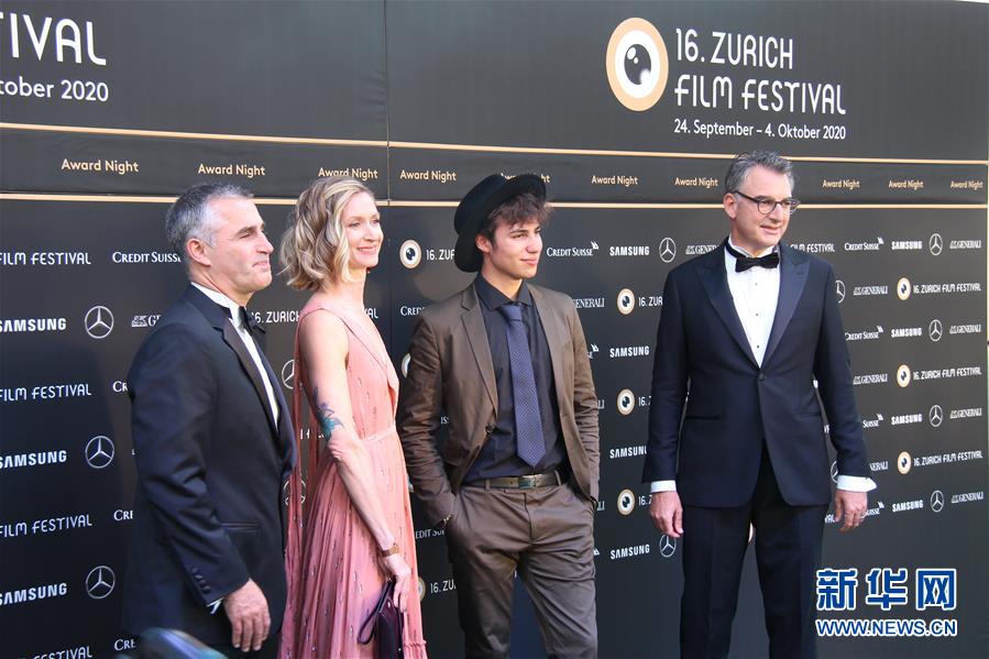 (國際·圖文互動(dòng))專訪:加強(qiáng)與中國電影人的合作和交流非常重要——訪蘇黎世電影節(jié)總導(dǎo)演克里斯蒂安·容根