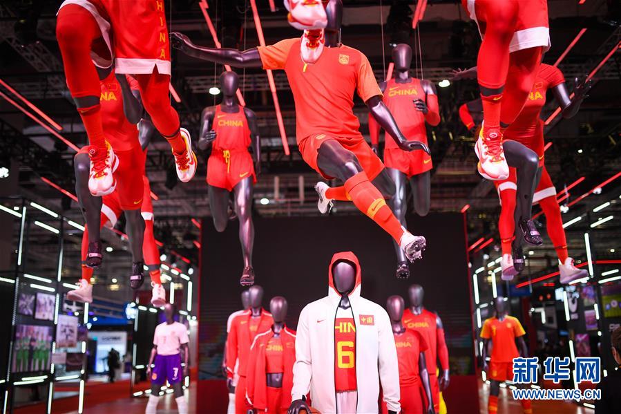 （第三屆進(jìn)博會&middot;新華視界）（2）觀展體驗：多彩&middot;絢爛&middot;未來感